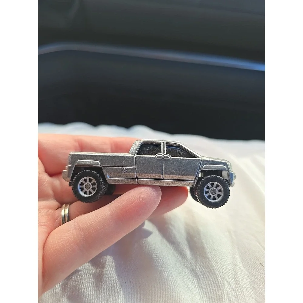 2000 GMC Terradyne Pickup Collectible 1/64 Scale Diecast Diorama Model
